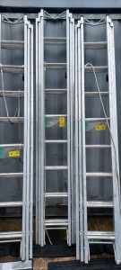 1 X LYTE 5B TRIPLE EXTENSION ALLUMINIUM SILVER LADDERS - 2.5 - 5.96 METERS - ROLE RUNG SUPPORT AND LASHING ROPE - ALSO TO INLCUDE ANTISLIP LADDER STOPS