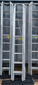 1 X LYTE 5B TRIPLE EXTENSION ALLUMINIUM SILVER LADDERS - 2.5 - 5.96 METERS - ROLE RUNG SUPPORT AND LASHING ROPE - ALSO TO INLCUDE ANTISLIP LADDER STOPS