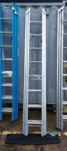 1 X LYTE 5B TRIPLE EXTENSION ALLUMINIUM SILVER LADDERS - 2.5 - 5.96 METERS - ROLE RUNG SUPPORT AND LASHING ROPE -ALSO TO INLCUDE ANTISLIP LADDER STOPS