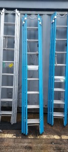 1 X LYTE 5B TRIPLE EXTENSION ALLUMINIUM BLUE LADDERS - 2.5 - 5.96 METERS - ROLE RUNG SUPPORT AND LASHING ROPE