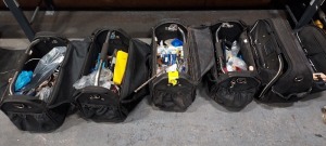 5 X VARIOUS TOOLBAGS WITH VARIOUS HAND TOOLS TO INCLUDE CHISELS / SCREWDRIVERS / HAND SAW GRIPS / HAMMERS / HACK SAW / PIPE CUTTER S / ELECTRICAL TAPE / PROIBE TESTERS / VARIOUS DRILL BITS / SOCKETS / SOCKET TESTERS ETC - IN 5 BAGS