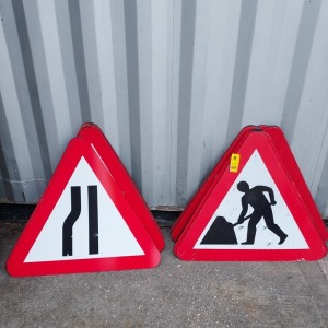 10 X TRIANGULAR ROAD NARROWS RIGHT / LEFT PLASTIC BACK ROAD SIGNS 10 X TRIANGULAR MEN AT WORK PLASTIC BACK ROAD SIGNS