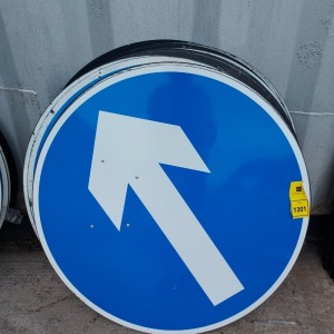 22 X ROUND BLUE DIRECTIONAL ROAD SIGNS - PLASTIC BACK