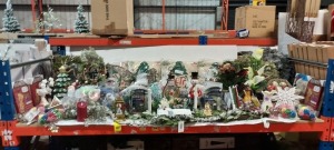 FULL BAY OF MIXED PREMIER CHRISTMAS LOT CONTAINING VARIOUS DECORATIVE CHRISTMAS LIGHTS , BATTERY OPERATED WATER LANTERN WITH SANTA SCENE , SANTA CLAUS WITH CHRISTMAS TREE STATUE WITH LED'S , MERRY CHRISTMAS CUSHION'S , 1.8M BO SIV GARLAND W-BERRIES AND CL