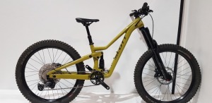 SCOTT RANSOM 400 CHILDRENS BIKE MODEL: 286604 SIZE: KIDS FROM 125CM ORIG RRP: £1959 24' INCH WHEELS (FLIPCHIP 26'' WHEELS) ALLOY FRAME 140MM/130MM TRAVEL FORK/REAR SHOCK SHIMANO BR500 DISC BRAKES KENDA HELLCAT ELITE TYRES SEE ALL IMAGES FOR DETAIL REGISTE