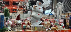 FULL BAY OF MIXED PREMIER CHRISTMAS LOT CONTAINING DANCING SNOWMAN , 1.5M LED CHERRY TREE'S 150LEDS 46CM BO DREAM SANTA WITH 100 WHITE LED'S , MERRY CHRISTMAS CUSHION'S , 36CM RED GNOME GREY ROCKING CHAIR , 42CM DREAM TEDDY BEAR WITH 300 WHITE LED'S , 28C