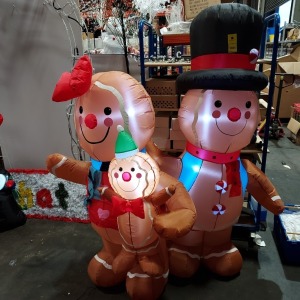 1 X CHRISTMAS DECORATION INFLATABLE GINGERBREAD FAMILY ( NOTE IMPERFECT WORKING CONDITION )