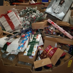 LARGE AMOUNT OF MIXED CHRISTMAS DECORATIONS LOT CONTAINING 3 SET OF LED CHRISTMAS BOXES , 500 WARM WHITE LED BERRY LIGHTS , BAUBLE SETS , VARIOUS DIFFERENT STYLES OFF WRAPPING PAPER , DELUXE CRACKERS , GIFT BAGS , ETC IN A LARGE PALLET BOX (NOTE EX DISPLA