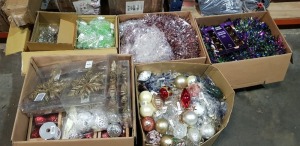 100 X PIECE MIXED PREMIER CHRISTMAS DECORATIONS LOT TO INCLUDE SHATTERPROOF BAUBLES - 2000 LED CLUSTERBRIGHTS - 960 LED SNOWING ICICLES - 16CM SET OF 5 ACRYLIC BIRDS - 480 LED CLUSTER BRIGHTS - GLASS BAUBLES - TINSEL ETC IN 8 BOXES