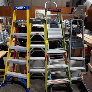 6 PIECE MIXED LADDER LOT CONTAINING WERNER LEANSAFE X3 PROFESSIONAL 3 IN 1 MULTI-PURPOSE LADDER / JEFFERSON FIBREGLASS STEP LADDER / LITTLE GIANT GROUND CUE 3 STEP ADDER /YOUNGMAN ALUMINIUM LADDERS / MAC ALLISTER 6 STEP LADDER