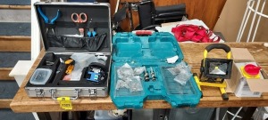 4 PIECE MIXED TOOL LOT CONTAINING LED RECHARGEABLE LIGHT WORKING TIME / EUROPA ISOLLATOR SWITCH / 1 X CASE WITH FIBER CLEAVER FC-6S / GRIPS / PLIERS / SCISSORS / FIBRE CUTTER / VARIOUS DRILL BITS ETC