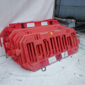 13 X PEDESTRIAN INTERLOCKING SAFETY BARRIERS -