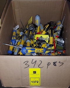 342 PIECE MIXED SCREWDRIVER LOT CONTAINING C.K MAINSTESTER SCREWDRIVERS / C.K PHILIPS SCREWDRIVERS IN VARIOUS SIJZES / C.K FLAT SCREWDRIVERS IN VARIOUS SIZES - IN 1 BOX