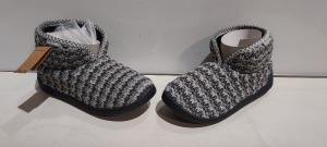 50 X BRAND NEW DUNLOP MULTI GREY SLIPPERS IN SIZE 8