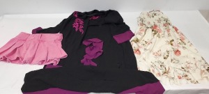 50 X BRAND NEW MIXED SHEIN CLOTHING LOT CONTAINING CREAM FLORAL DRESS SIZE SMALL , PINK SKIRT SIZE SMALL , BROWN SLIM SKIRT IN BOWN SIZE M , BLACK AND PURPL DRESS IN SIZE LARGE , WHITE LONG DRESS SIZE SMALL ETC IN 5 CRATES