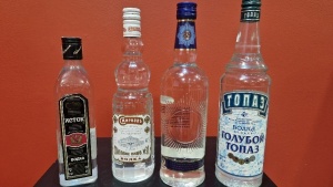 4 X VARIOUS BOTTLE OF IMPORTED VODKA TO INCLUDE, KCTOK, CMNPHOBb, PBBK, TONAZ, SEE PHOTOS FOR FULL DETAILS