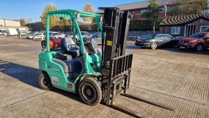 MISTUBISHI FG25N COUNTER BALANCE GAS FORK LIFT TRUCK, SERIAL NUMBER EF17DL53499, YEAR 2012. CASCASE SIDE SHIFT WITH TRIPLEX MAST. SHOWING 5263 WORKING HOURS