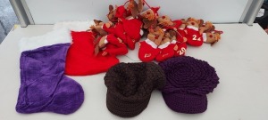 176 X MIXED CHRISTMAS LOT CONTAINING 34 KNITTED HATS IN VARIOUS COLOURS IE GREY, BLACK, BROWN, 72 MIXED CHRISTMAS STOCKINGS IN RED & WHITE AND PURPLE & WHITE, 70 HANGING DECORATIVE FABRIC ADVENT CALENDER IN 3 LARGE BAGS