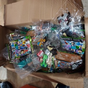 130 X BRAND NEW PACKS OF MINECRAFT BLOCKS TOYS IN ONE BOX