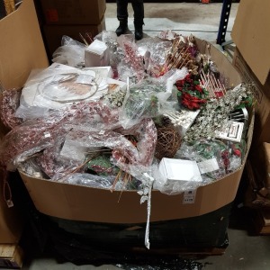 LARGE AMOUNT OF MIXED CHRISTMAS ITEMS, LOT CONTAINING LED CANDLE BRIDGES, VARIOUS DECORATIVE CHRISTMAS BRANCHES, 3D WOODEN TREES 16 LEDS IN WARM WHITE, LED CHRISTMAS SCENE, VARIOUS DECORATIVE WREATHS, PEARL GARLANDS ETC ON A FULL PALLET ( PLEASE NOTE ALL 