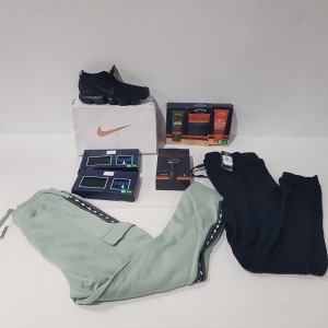 7 PIECE MIXED CLOTHING LOT TO INCLUDE 1 X NIKE AIRMAX VAPORMAX TRAINERS SIZE 8.5, 2 X BRANDED JOGGERS (1 WITH SECURITY TAG ON), 2 JACK WILLS WALLET AND SOCKS GIFT SET, 1 FATFACE GIFT SET AND 1 X KING C GILLETTE STYLE MASTER TRIM SET (P)