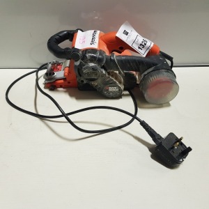 1 X ORANGE AND BLACK, BLACK AND DECKER SANDER (P)