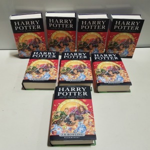 8 PIECE HARRY POTTER AND THE DEATHLY HALLOWS BOOKS IN 1 BOX (P)