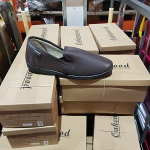 APPROX 50 X BRAND NEW BOXED OAKENWOOD BROWN MENS PVC TWIN GUSSET SHOES IN SIZES 11 AND 12