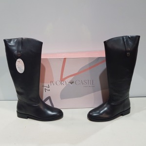 18 X BRAND NEW BOXED IVORY CASTLE ALL ABOUT STYLE KNEE HIGH BOOTS IN STYLE 'RIVER A7884' IN VARIOUS SIZES - PLEASE NOTE, BOXES MAY BE DAMAGED - PICK LOOSE