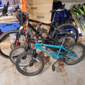 3X MIXED BIKE LOT TO INCLUDE 1X VODOO BMX BIKE - VENOM BMX - 1X UNBRANDED BIKE