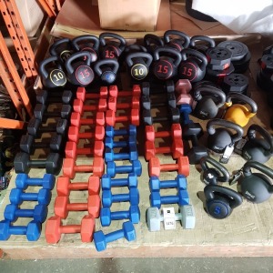 70+ PIECE BRAND NEW MIXED LOT TO INCLUDE EVERLAST 4KG- 12KG KETTLE BELLS - UNBRANDED 10KG AND 15KG KETTLE BELLS - UNBRANDED PLASTIC DUMBELLS 1 - 2 - 3 KG - ETC