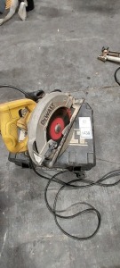 1 X DE WALT CIRCULAR SAW- DWE560 WITH CARRY CASE