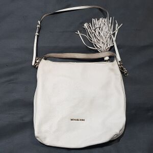 1 X WHITE SHOULDER BAG WITH SHORT AND LONG STRAPS, MICHAEL KORS BRANDED (P)