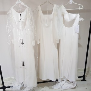 3 X PIECE BRAND NEW MIXED WEDDING DRESS LOT TO INCLUDE 1 X GEORGIA BRIDAL CALLA IVORY DRESS SIZE 10 £525 - 1 X CHARLOTTE BRIDAL BELL IVORY DRESS SIZE 10 - 1 X CADENCE IVORY DRESS SIZE 10 RRP £495 *** NOTE: ASSETS LOCATED IN BLACKBURN - COLLECT IN PERSON 