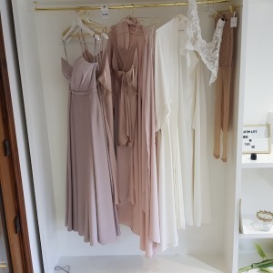 7 X PIECE BRAND NEW MIXED LOT TO INCLUDE 1X LINZI JAY SATIN DRESS - 2 X ROSIE MIDI CHEMISE COFFEE NUDE SIZE 1 X ROSIE MINI CHEMISE 2 X BEATRIX GOWNS IN WHITE AND ROSE - IN VARIOUS SIZES ETC *** NOTE: ASSETS LOCATED IN BLACKBURN - COLLECT IN PERSON ONLY - 