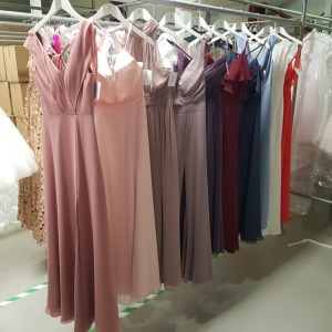 10 X PIECE BRAND NEW MIXED LINZI JAY BRIDESMAID DRESS LOT TO INCLUDE 1 X LAVENDER DRESS - 1X PALE PINK DRESS -1 X FIG DRESS - 1 X WISTERIA DRESS 1X WINE DRESS 1 X IVORY DRESS IN SIZE 10 AND 20 ETC TOTAL RRP £800 + *** NOTE: ASSETS LOCATED IN BLACKBURN - C