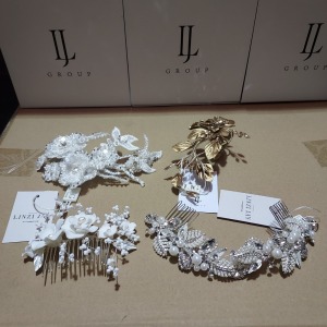 50 X PIECE BRAND NEW MIXED LINZI JAYNE WEDDING ACCESSORIES LOT TO INCLUDE DARK GOLD FABRIC LEAF BRIDAL COMB - PEARL AND DIAMANTE LEAVES BRIDAL COMBS - FROSTED FLOWER AND PEARL COMBS - DARK GOLD LEAF BRIDAL COMBS ETC *** NOTE: ASSETS LOCATED IN BLACKBURN 