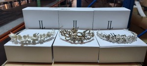 50 X PIECE BRAND NEW MIXED LINZI JAYNE WEDDING ACCESSORIES LOT TO INCLUDE DIAMANTE CRYSTAL TIARA - PEARL AND LEAF BRIDAL TIARA - ENAMALE FLOWER TIARA - ENAMEL FLOWER TIAR WITH PEARLS AND LEAVES - METAL FLOWERS AND DIAMANTE SIDEBANDS - CRYSTAL AND RHINESTO