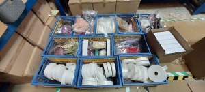 400 + PIECE BRAND NEW MIXED LOT TO INCLUDE PLAIN WHITE BELT BOXES - LARGE AMOUNT OF FEATHERS IN VARIOUS COLOURS - 30+ ROLLS OF WONDER WEB - VARIOUS COLOURED ROLLS OF RIBBON *** NOTE: ASSETS LOCATED IN BLACKBURN - COLLECT IN PERSON ONLY - BOOK SEPARATE CO