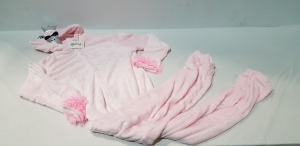 15 X BRAND NEW SWAN ROBE IN PINK IN MIXED SIZES LARGE AND X LARGE IN TWO TRAY'S (TRAY NOT INCLUDED)