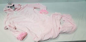 15 X BRAND NEW SWAN ROBE IN PINK IN MIXED SIZES SMALL , MEDIUM , AND LARGE IN TWO TRAY'S (TRAY NOT INCLUDED)