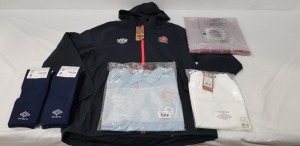 20 X BRAND NEW MIXED UMBRO RUGBY CLOTHING LOT CONTAINING ENGLAND SHOWER JACKET IN BLACK SIZE XL , ENGLAND SLEEVELESS JERSEY IN RED SIZE 3XL , ENGLAND TWICKENHAM T SHIRT IN NAVY BLUE SIZE XL , CROPPED TOP IN NAVY BLUE SIZE S, ETC IN ONE TRAY (TRAY NOT INCL