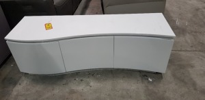 1 X LAZARRO CURVED 3 DOOR TV UNIT IN GLOSS WHITE 1460X510X510MM - WITH LED LIGHTS - CUSTOMER RETURNS