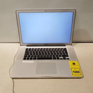 1 X APPLE MACBOOK PRO 15 INCH SCREEN - 1000GB HARD DRIVE WIPED NO 0/S - 8GB RAM WITH NEW CHARGER