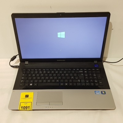 1 X SAMSUNG 300E LAPTOP - INTEL CORE I3 - 2330M Z-2 GHZ - 17 INCH SCREEN - WINDOWS 10 WITH CHARGER.