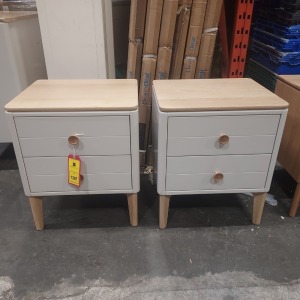 2 X MARLOW BEDSIDE TABLES IN CASHMERE OAK IN SIZE L 46 , D 40 , H55 CM ( NOTE CUSTOMER RETURNS ALREADY BUILT )