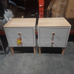 2 X MARLOW BEDSIDE TABLES IN CASHMERE OAK IN SIZE L 46 , D 40 , H55 CM ( NOTE CUSTOMER RETURNS ALREADY BUILT )