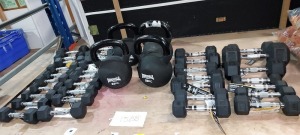 35 + MIXED EVERLAST WEIGHTS LOT CONTAINING EVERLAST HEX DUMBELLS IN SIZES 2KG, 2.5KG, 3.5KG, 4KG, 5KG, 12.5KG AND 4 LONSDALE LONDON 32KG KETTLE BELLS ON HALF A BAY