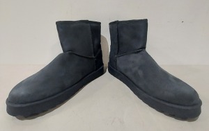 42 X BRAND NEW WOMEN IVORY CASTLE WINTER BOOTS IN CHARCOAL IN MIXED SIZES 6/ 39 AND 3/ 36 IN 4 BOXES