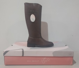 40 X BRAND NEW IVORY CASTLE WOMENS TALL LEATHER BOOTS IN BROWN IN SIZE 5 IN 5 BOXES